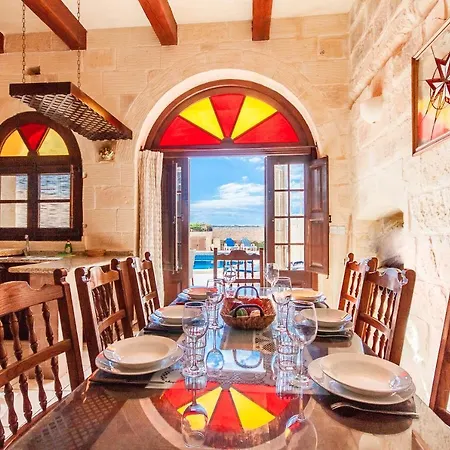Villayana Gozitan With Pool - Happy Vakantiehuis San Lawrenz