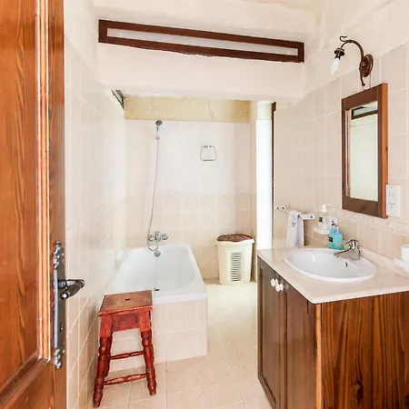 Villayana Gozitan With Pool - Happy Vakantiehuis *